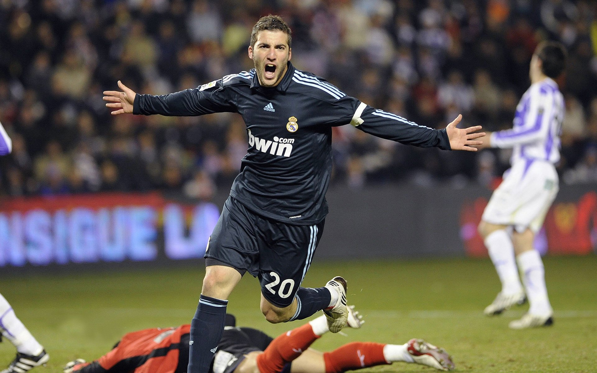 欧洲杯终极宿命对决：战术布局与现场表现完美结合，欧洲杯12日终极对决